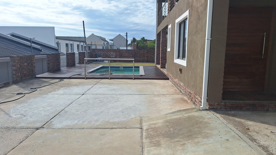 4 Bedroom Property for Sale in Humerail Eastern Cape